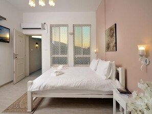 Egyptian cotton sheets, premium bedding, memory-foam beds, desk
