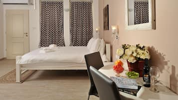 Family Room | Egyptian cotton sheets, premium bedding, memory-foam beds, desk