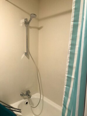 Apartment, 2 Schlafzimmer | Dusche im Bad