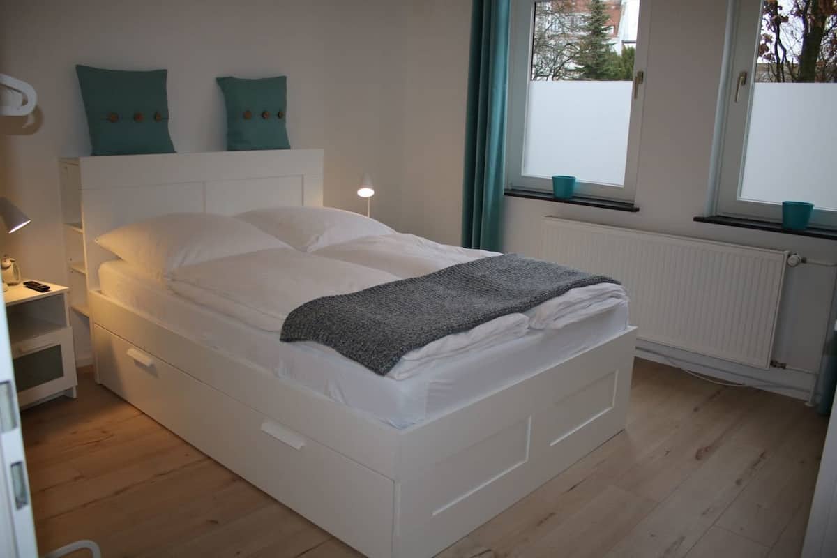 apartment, 2 bedrooms | 2 bedrooms, premium bedding, desk, iron/ironing board