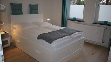 Apartment, 2 Schlafzimmer | 2 Schlafzimmer, hochwertige Bettwaren, Schreibtisch