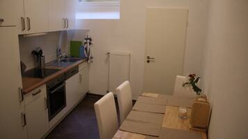 Apartment, 2 Schlafzimmer | Eigene Küche | Kühlschrank, Mikrowelle, Herdplatte, Geschirrspüler