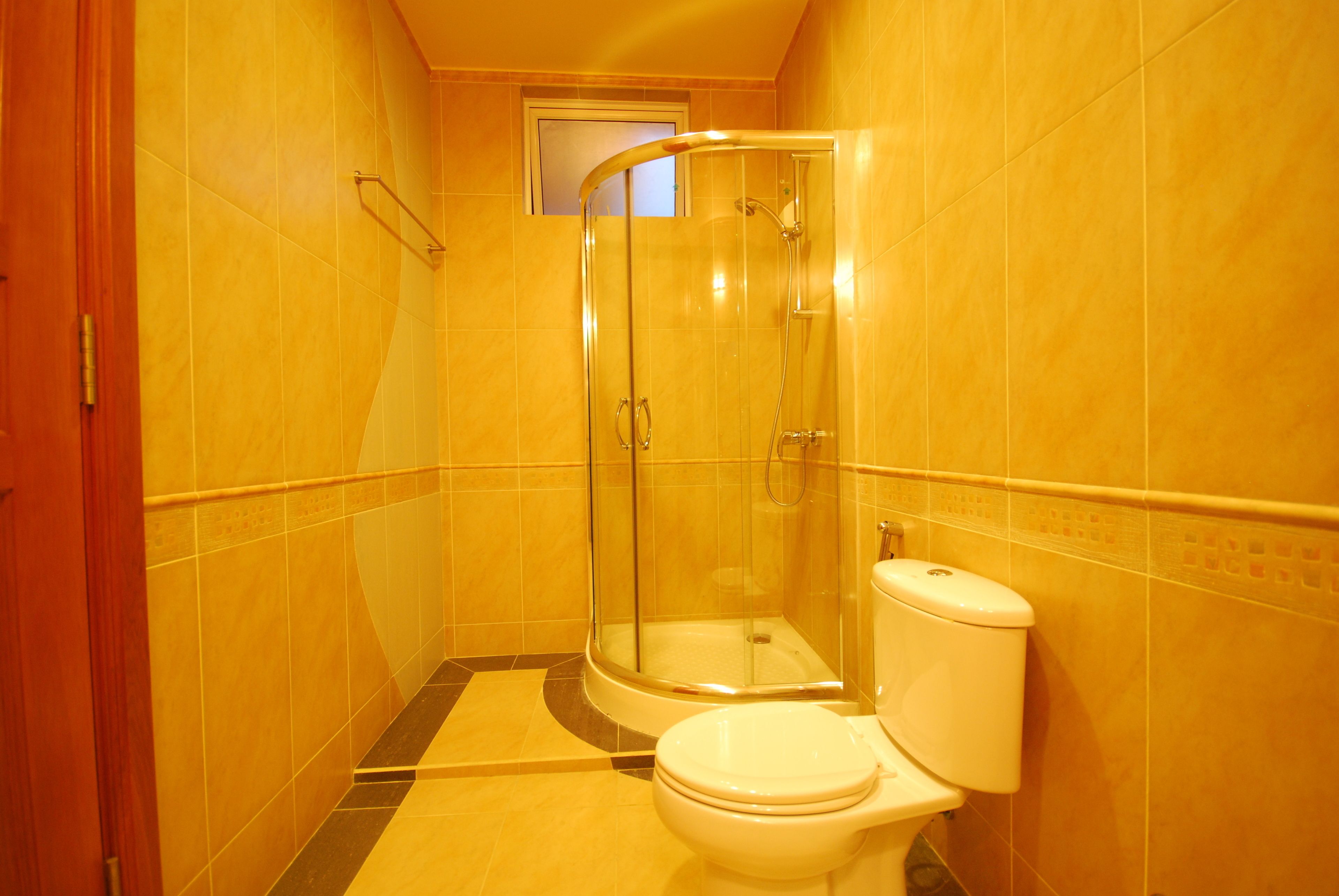 Chambre Deluxe | Salle de bain | Articles de toilette gratuits, serviettes fournies