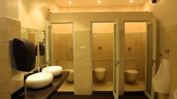 Dusche, Regendusche, kostenlose Toilettenartikel, Haartrockner