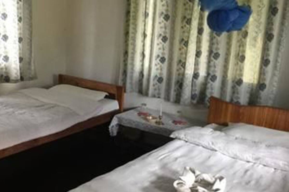 Luxury-Zimmer, 2 Schlafzimmer, Raucher, Flussblick | Schreibtisch, schallisolierte Zimmer, Zustellbetten, kostenloses WLAN