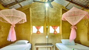Desk, soundproofing, rollaway beds (surcharge), WiFi (free) - Bardia wild planet (Thakudwara)