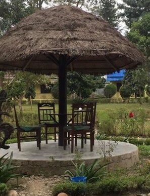 Desayuno continental diario (USD 3 por persona)