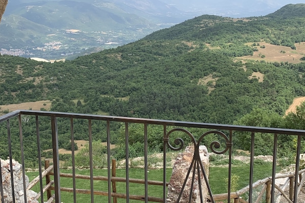 Romantic Apartment, 2 Bedrooms, Fireplace, Mountain View | Living room