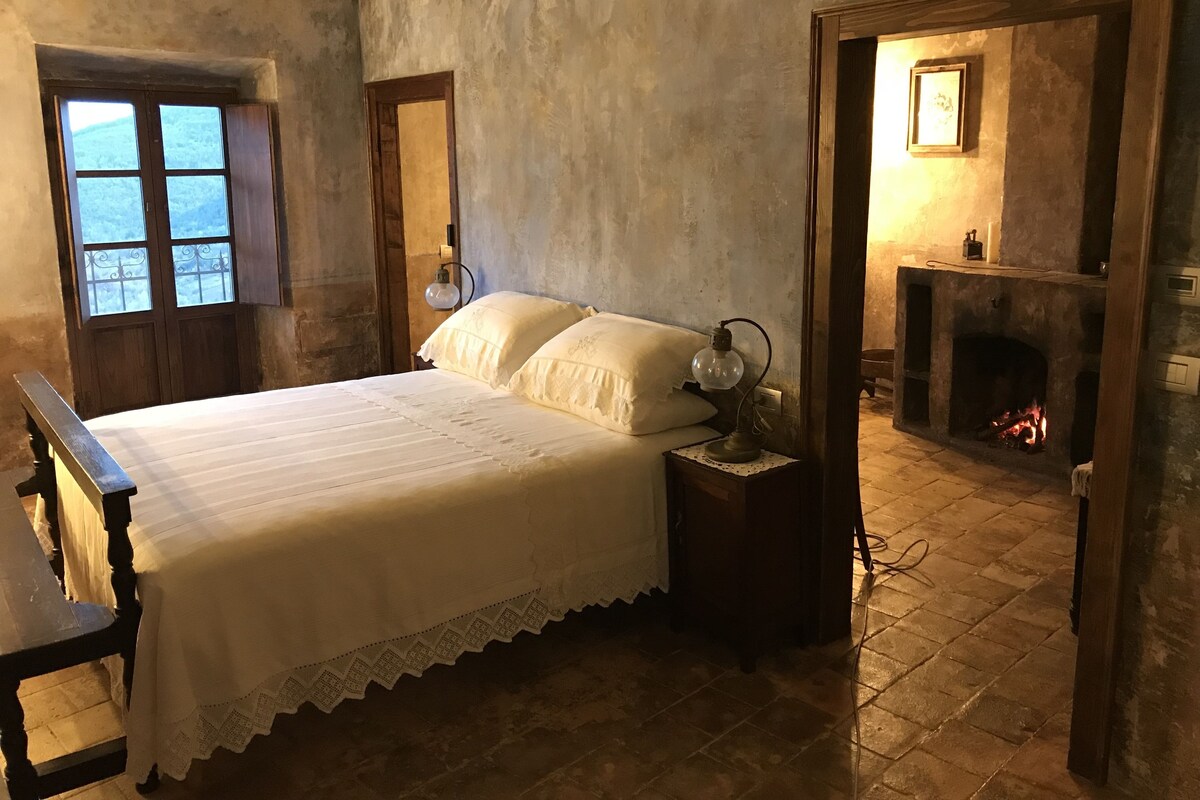 Premium bedding, minibar, soundproofing, WiFi (free)