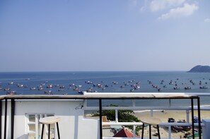 Outdoor banquet area - Le Plateau Hostel Dai Lanh (Van Ninh)