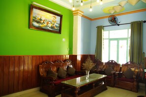 Living room - Le Plateau Hostel Dai Lanh (Van Ninh)
