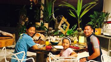 Breakfast, lunch, dinner served; international cuisine