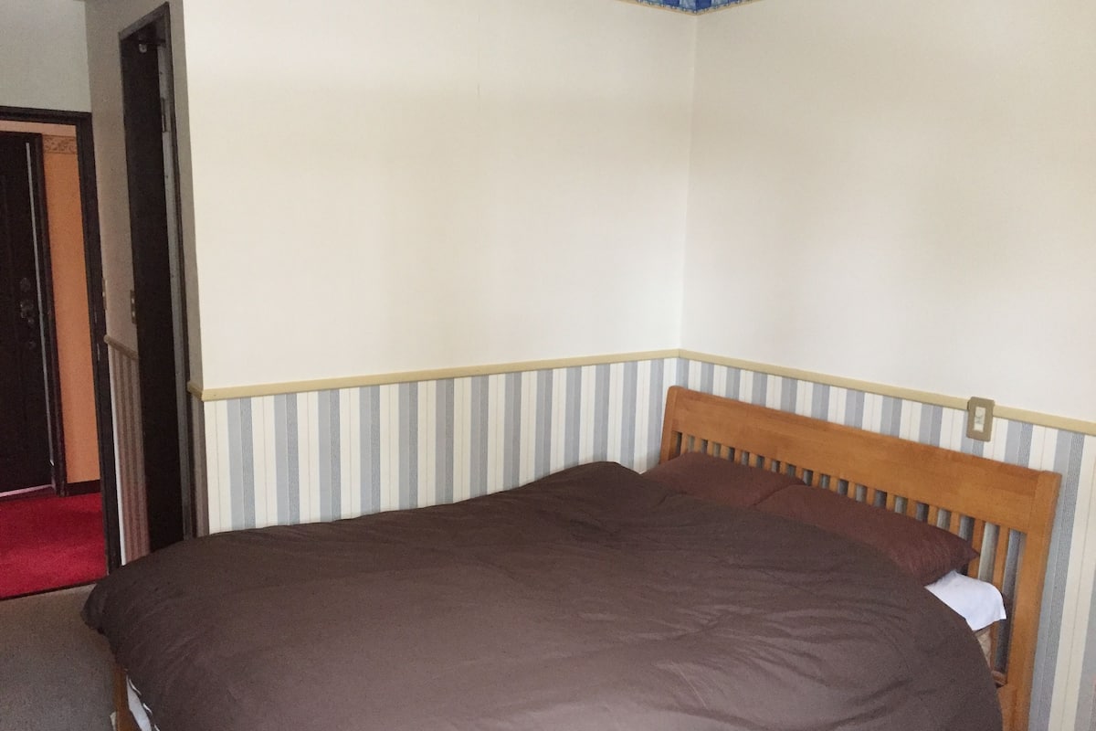 Double Room | 1 bedroom, in-room safe, desk, laptop workspace