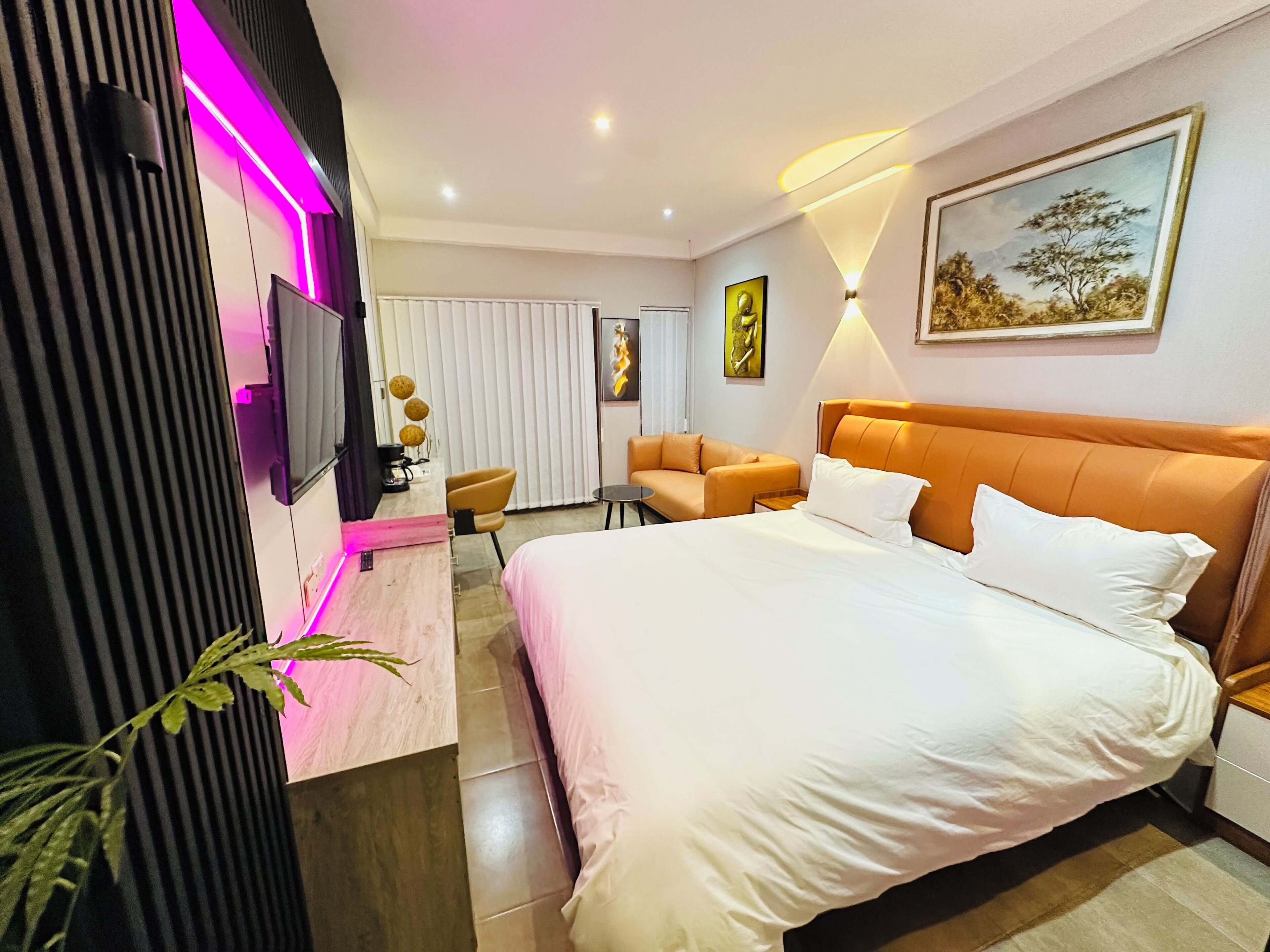 Quarto casal luxo | Individualmente mobiliados, escrivaninha