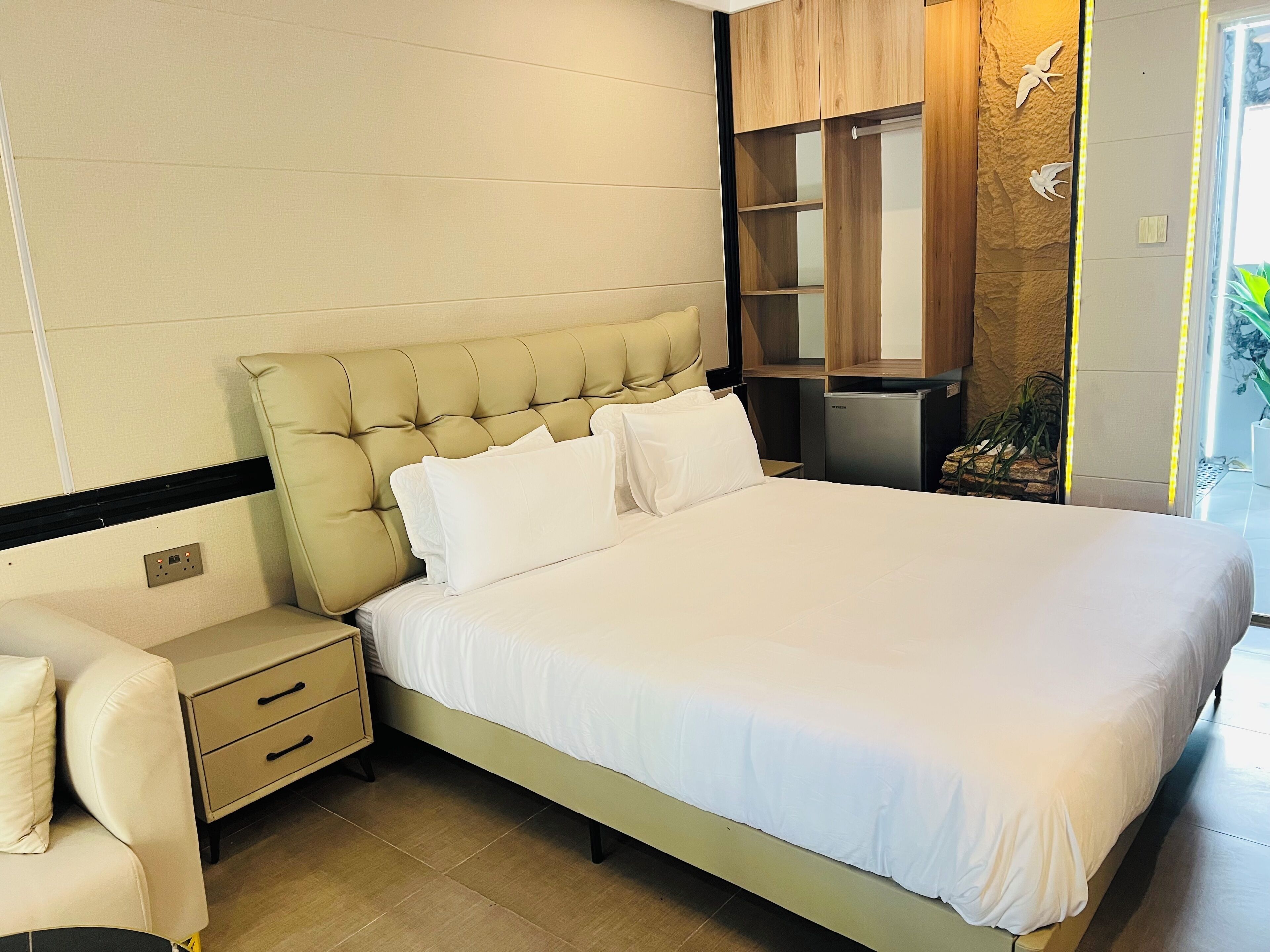 Standard Double Room | Individually furnished, desk, laptop workspace, blackout drapes