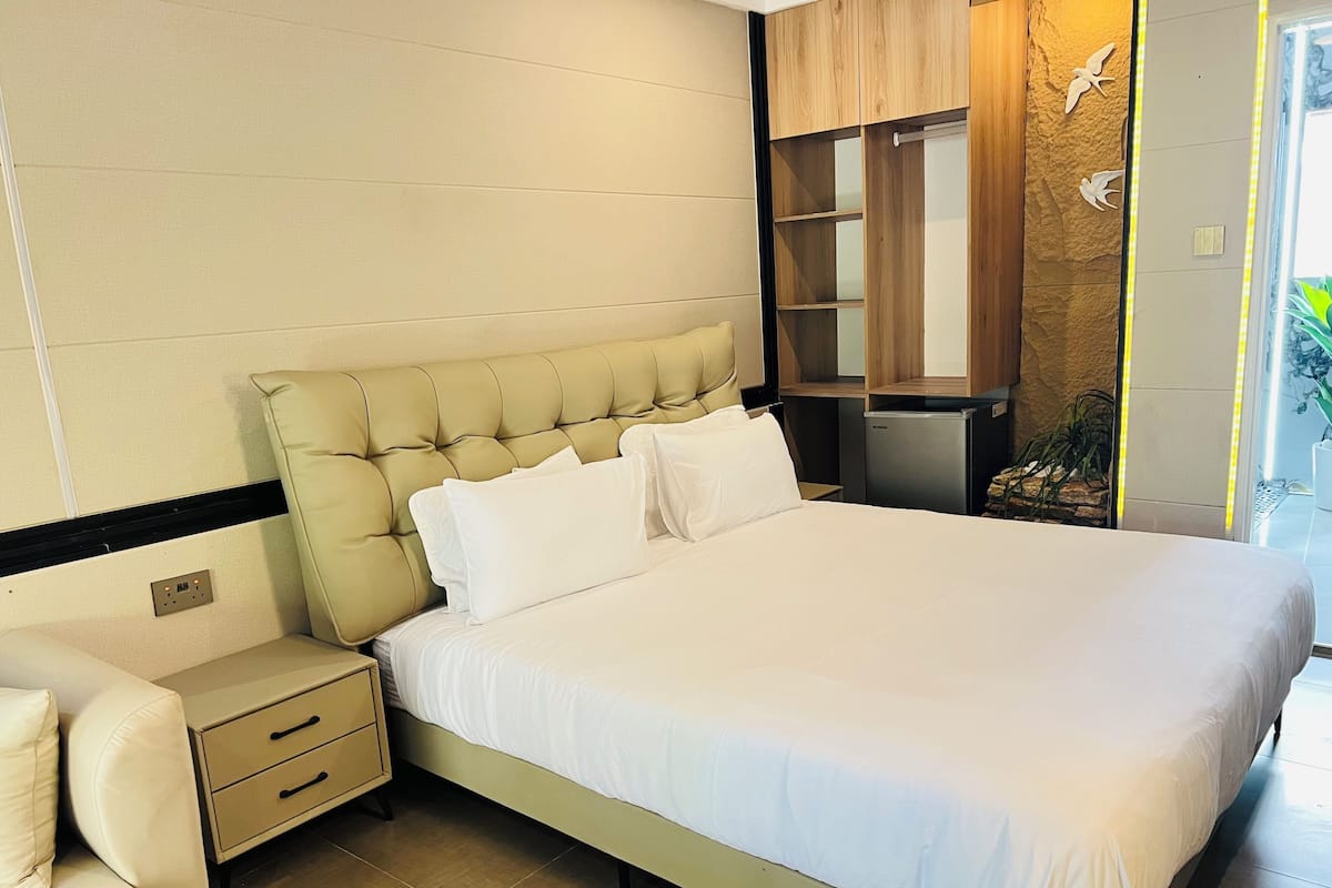 Standard Double Room | Individually furnished, desk, laptop workspace, blackout drapes