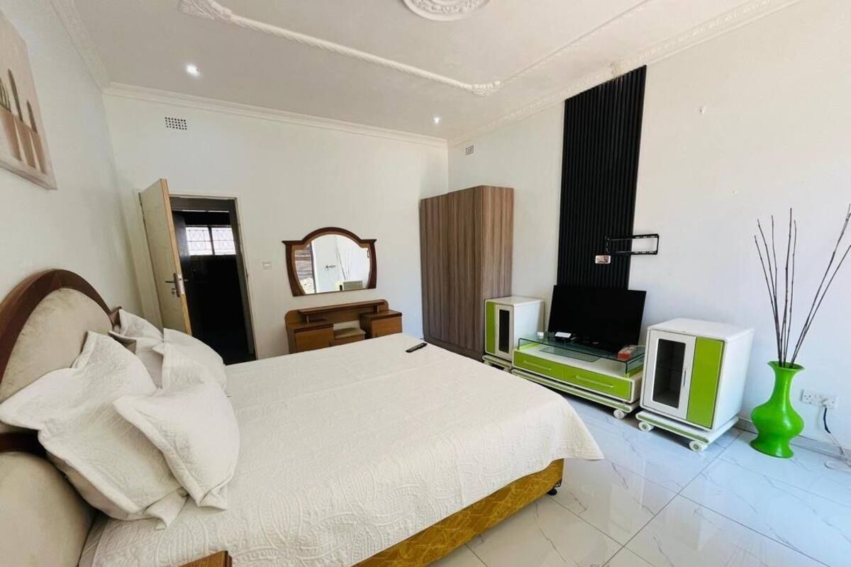 Elite Quadruple Room | Desk, laptop workspace, blackout drapes, soundproofing