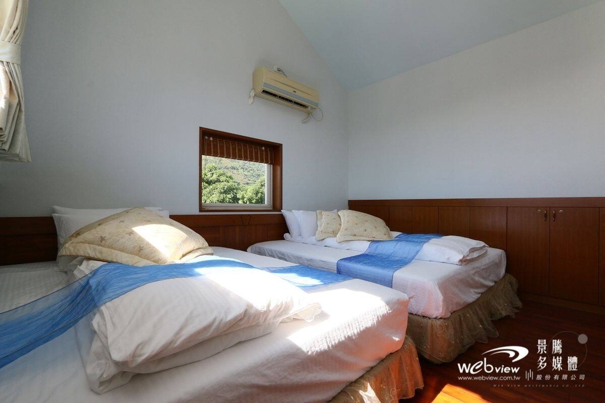 Comfort Loft (Blue) | Premium bedding, blackout curtains, rollaway beds, free WiFi