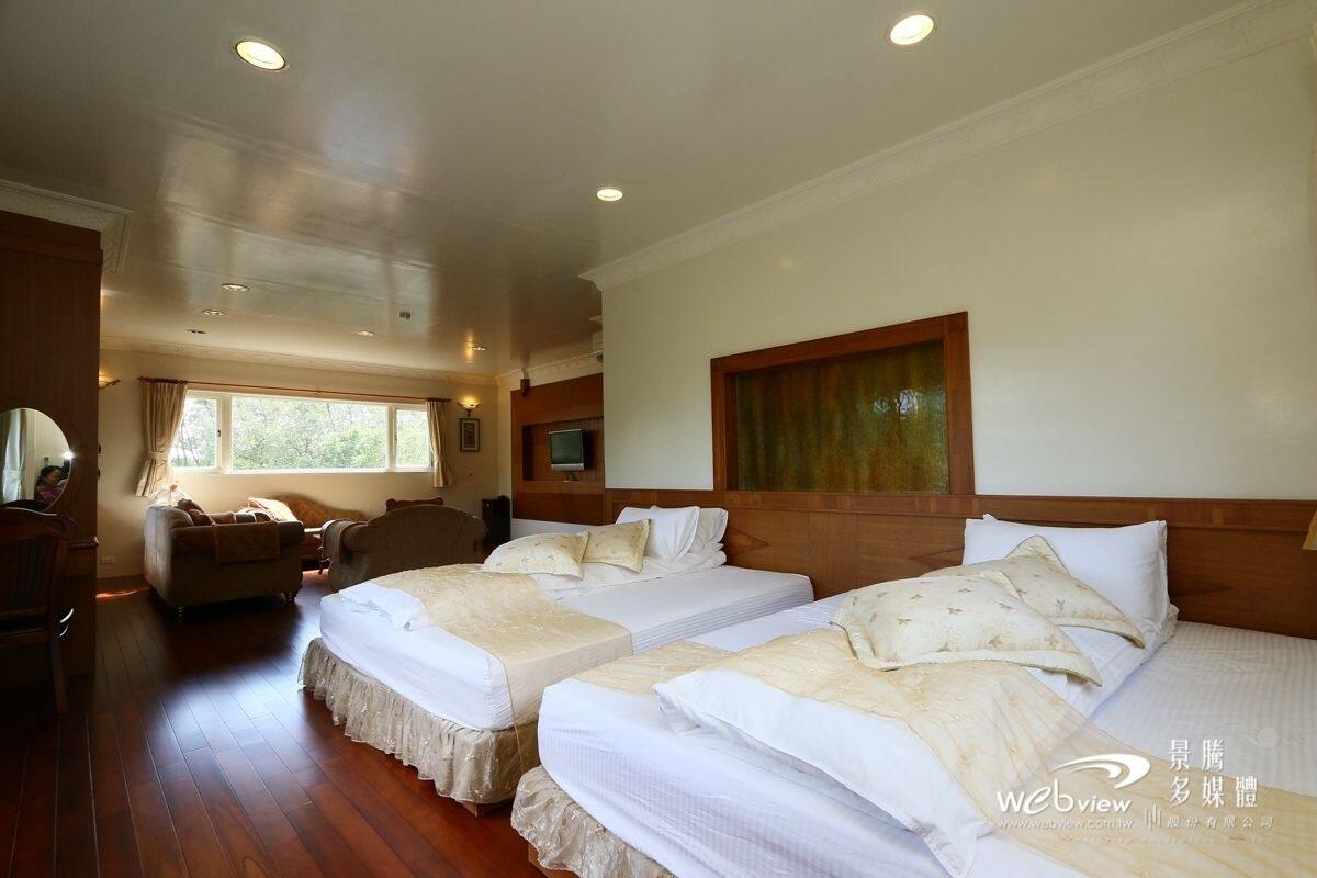 Luxury Quadruple Room (Gold) | Premium bedding, blackout curtains, rollaway beds, free WiFi