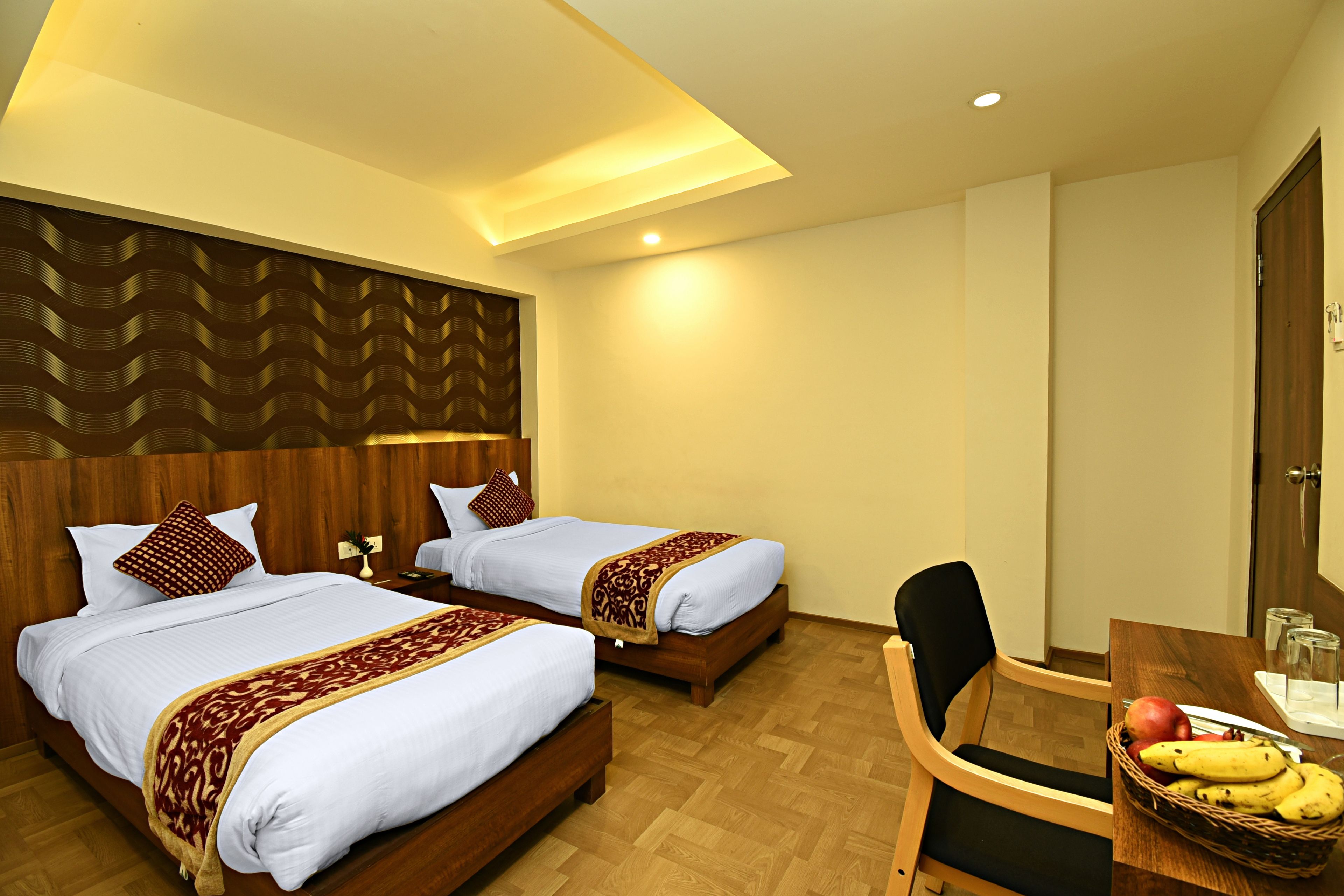 deluxe double or twin room | premium bedding, in-room safe, desk, blackout curtains