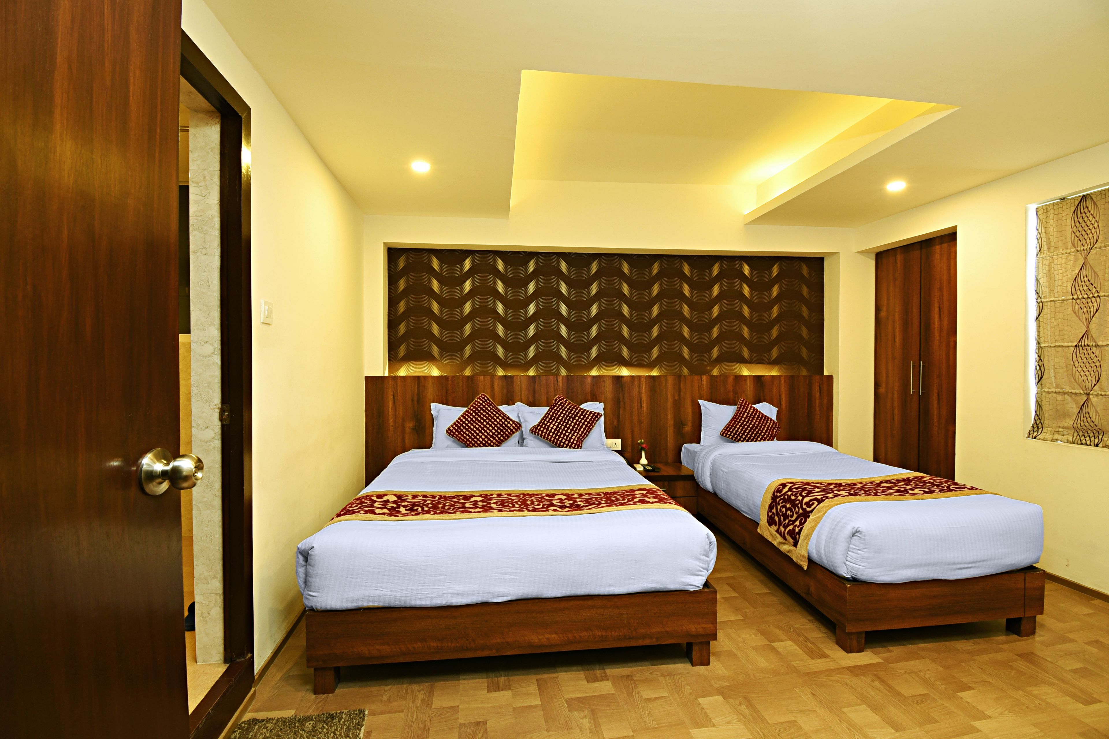 deluxe double or twin room | premium bedding, in-room safe, desk, blackout curtains