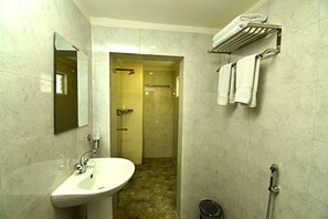 Premium bedding, in-room safe, desk, blackout drapes - Hotel Royal Suite (Kathmandu)