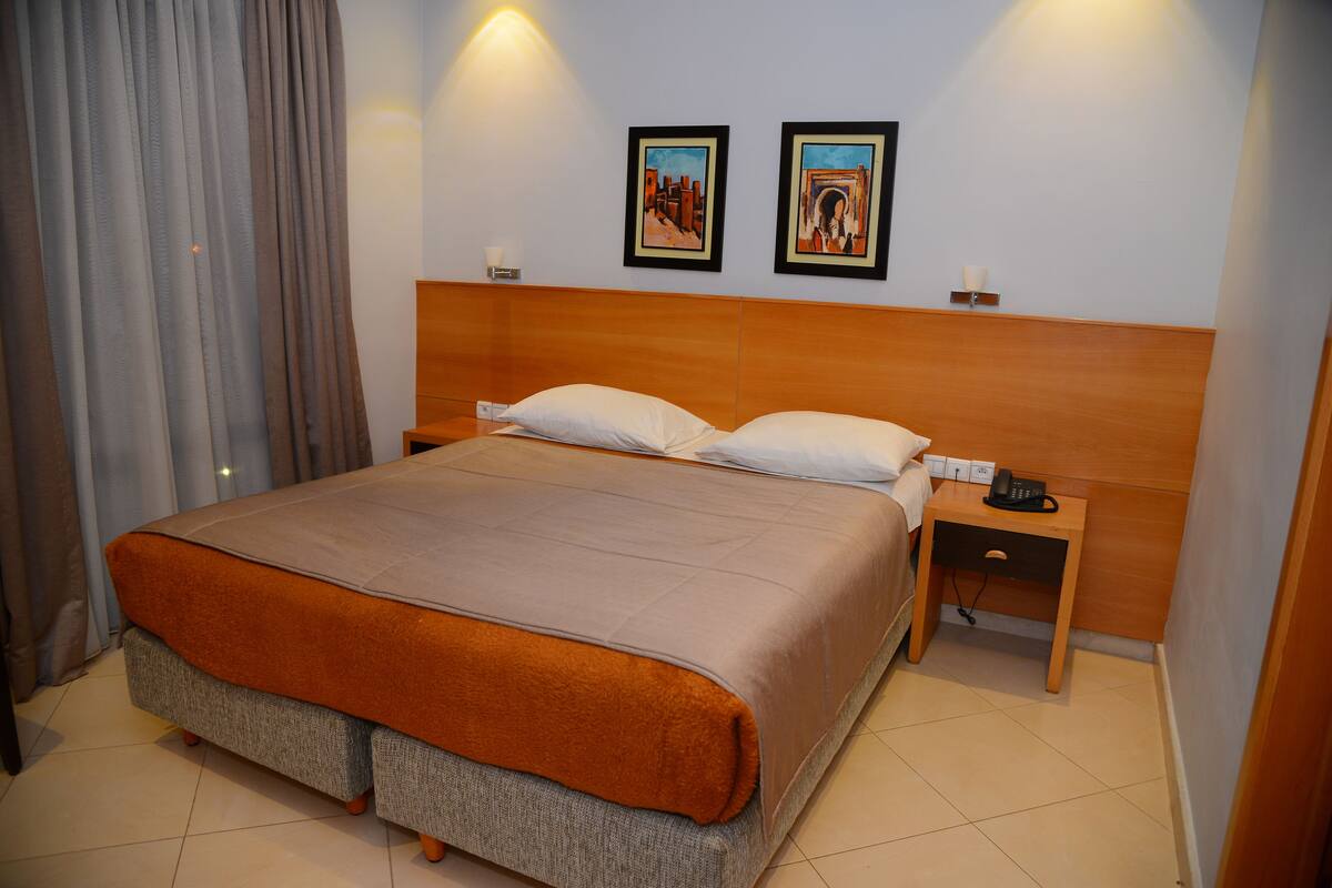 Double Room | Minibar, in-room safe, individually decorated, individually furnished