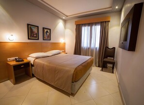 Double Room | Minibar, in-room safe, individually decorated, individually furnished