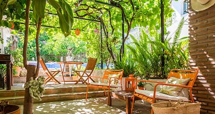 At Home Malaga Stay & Solo Travellers