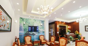 Lobby sitting area - Mai Hoang Hotel (Da Lat)