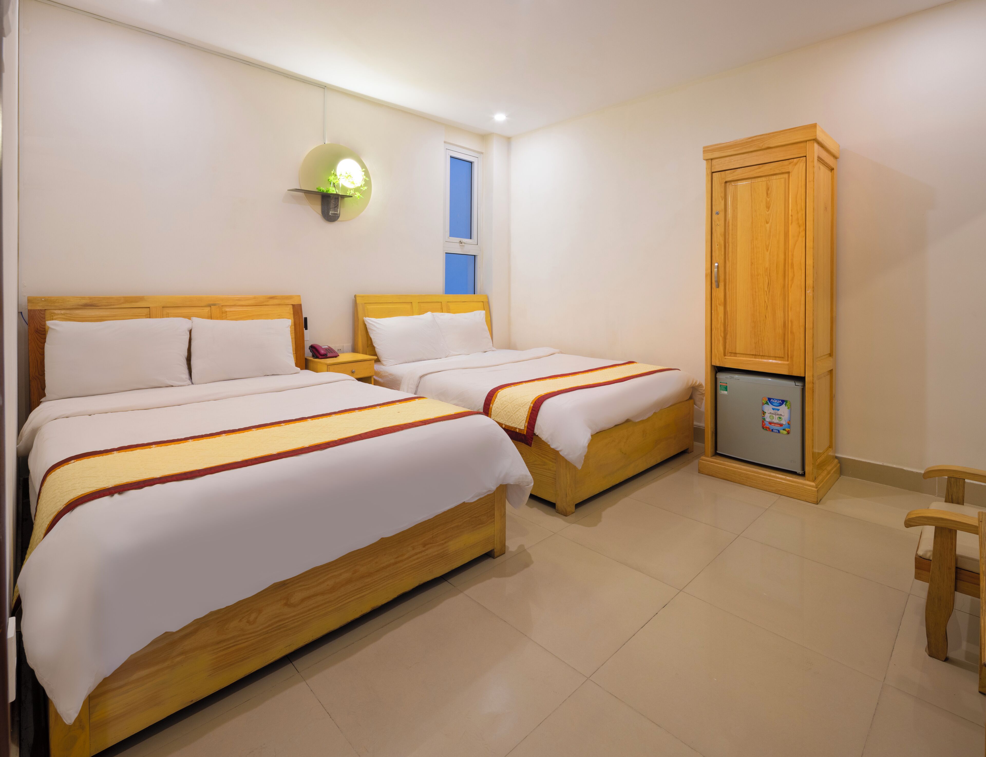 Mini-bar avec articles gratuits, bureau, rideaux occultants