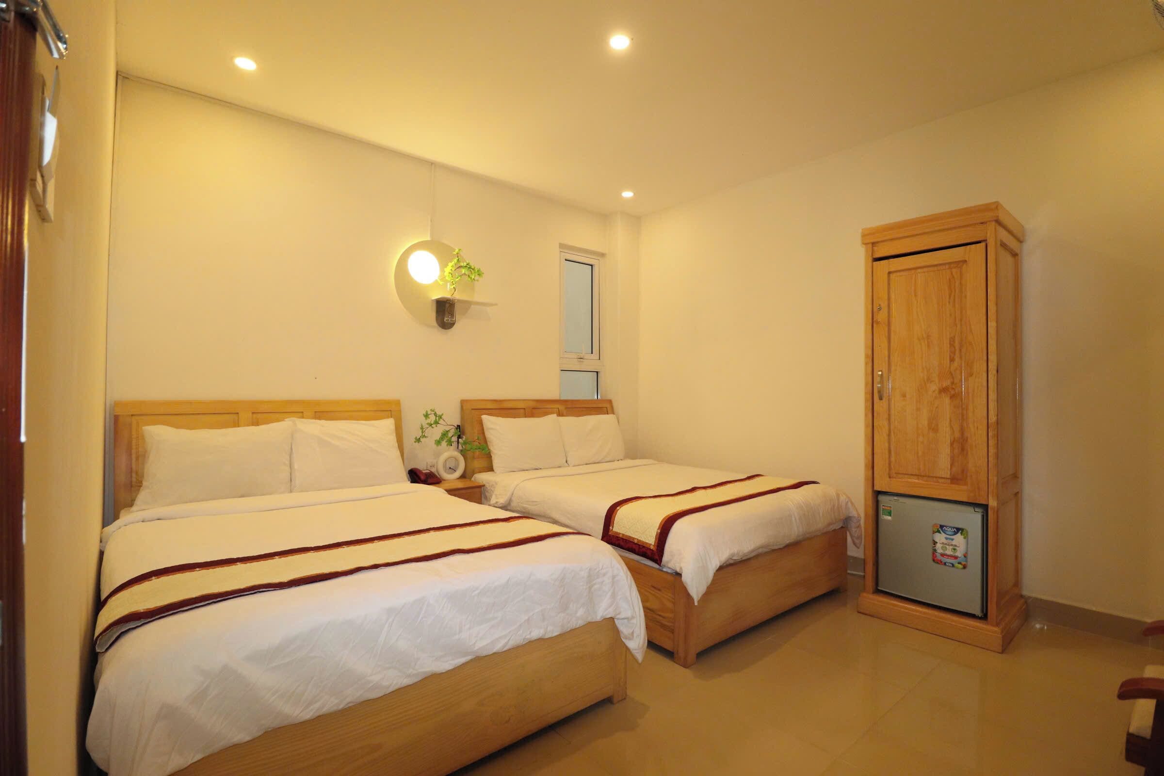 Phòng 4 Tiêu chuẩn | Minibar với thức ăn, đồ uống miễn phí, bàn, màn/rèm cản sáng 