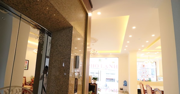 Staircase - Mai Hoang Hotel (Da Lat)