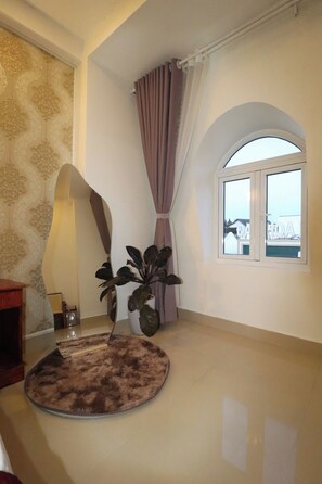 Deluxe Double Room | Living area - Mai Hoang Hotel (Da Lat)