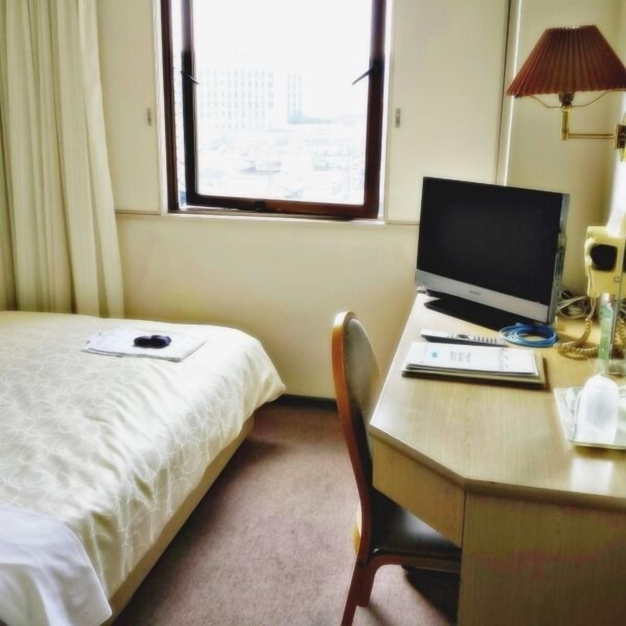 Bureau, espace de travail pour ordinateur portable, rideaux occultants
