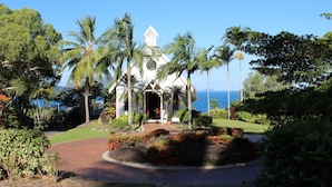 Unclassified image, 3 of 30, button - Oasis 25 Hamilton Island (Whitsundays)