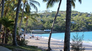Unclassified image, 5 of 30, button - Oasis 25 Hamilton Island (Whitsundays)