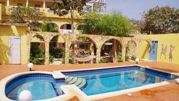 Außenpool, Liegestühle