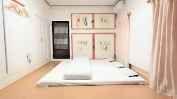 Traditional Single Room, 1 Bedroom (Middle Room) | Free WiFi, bed sheets