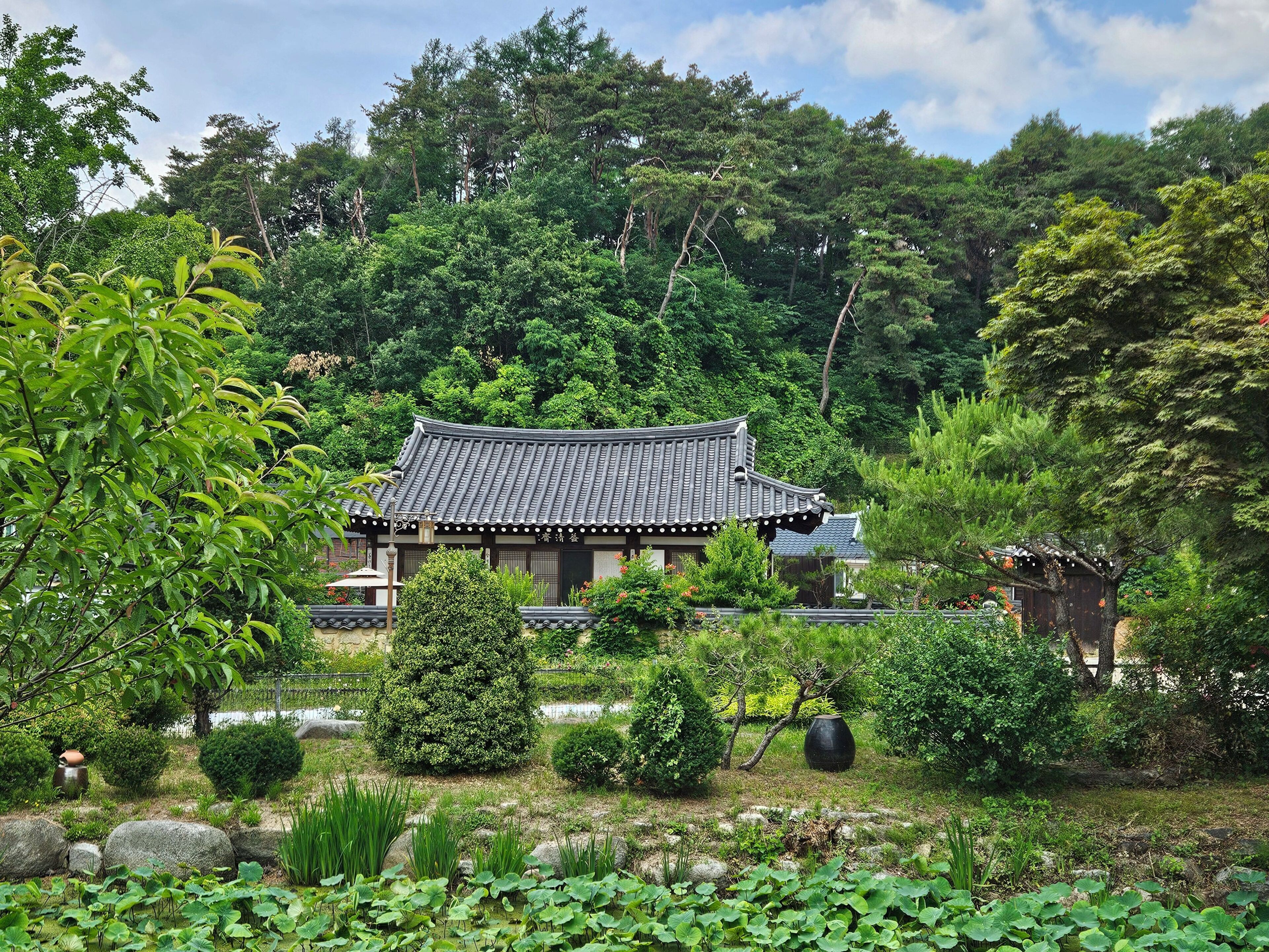 Traditional Room (Ikchungjae) | WiFi (free), bed sheets