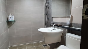 Traditional Room (Ikchungjae) | Bathroom | Free toiletries, hair dryer, towels