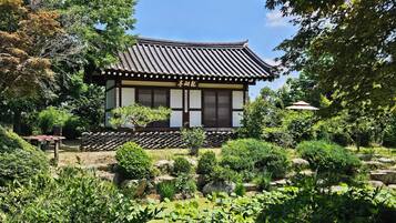 Traditional Room (Yonghojung) | Free WiFi, bed sheets
