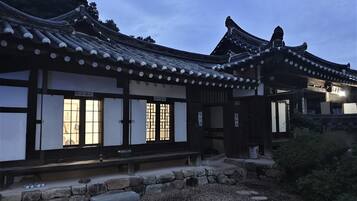 Traditional Single Room (Small sarangbang) | Free WiFi, bed sheets