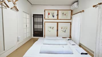 Traditional Single Room, 1 Bedroom (Middle Room) | Free WiFi, bed sheets