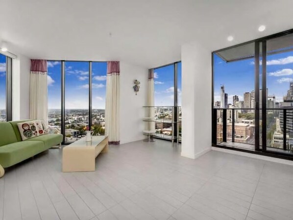 Deluxe Apartment, 2 Bedrooms, 2 Bathrooms, City View | Living area