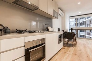 Apartment, 1 Bedroom, Balcony, City View | Private kitchen