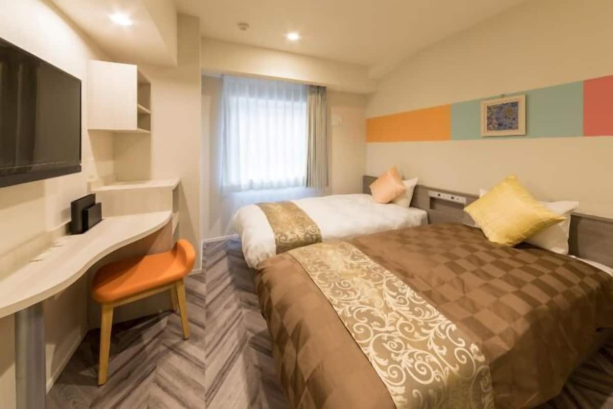 Blackout curtains, free WiFi, bed sheets