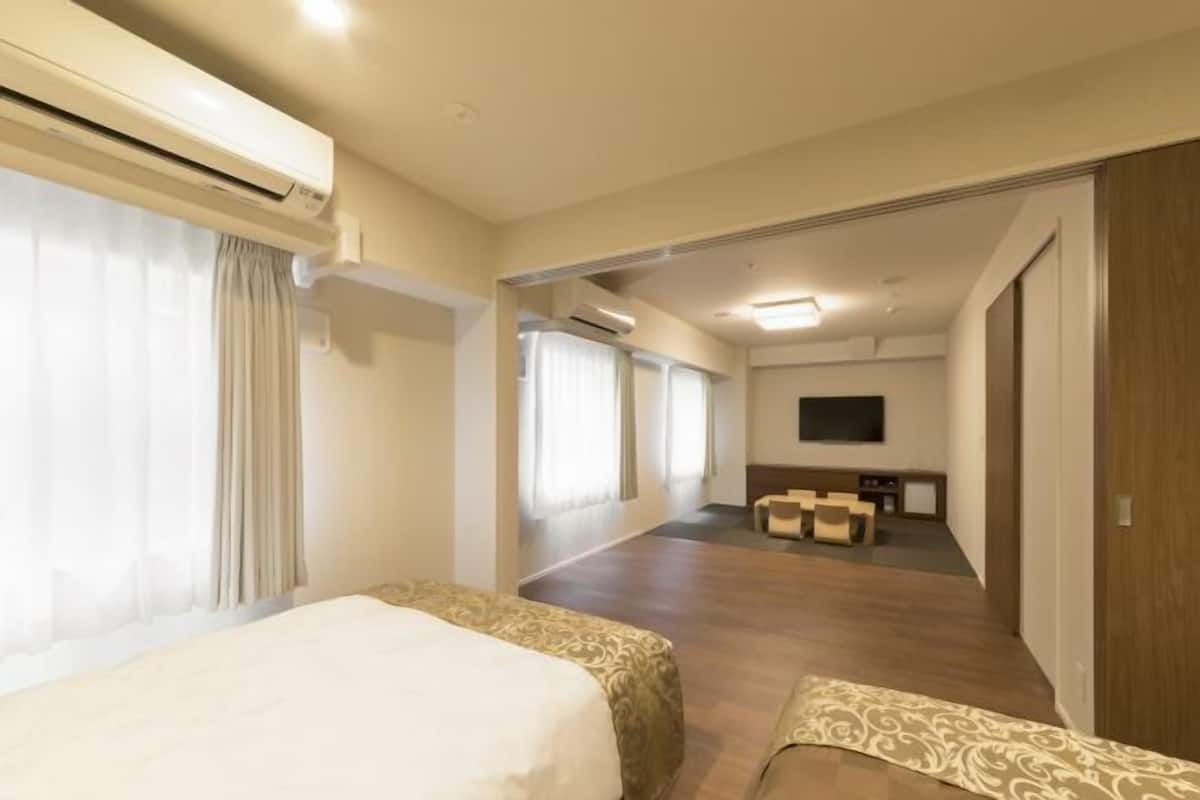 Blackout curtains, free WiFi, bed sheets