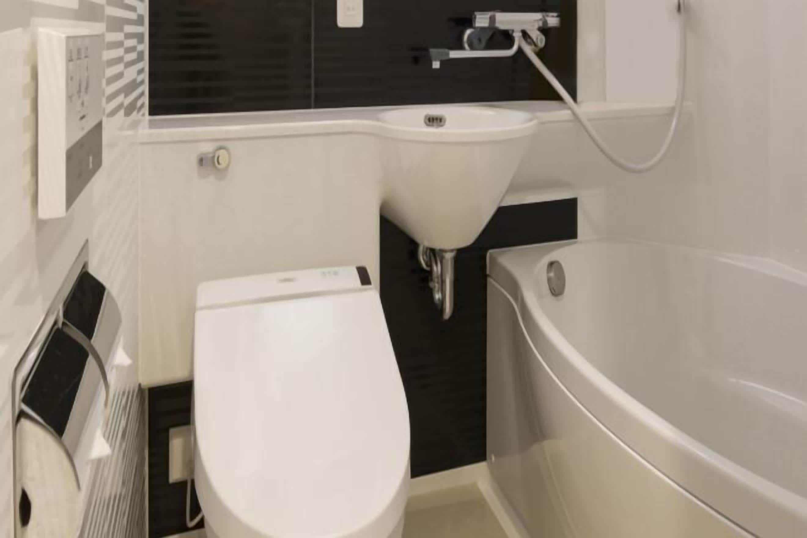 ห้องน้ำ | ของใช้ในห้องน้ำฟรี, ไดร์เป่าผม, รองเท้าสวมภายในห้อง, โถสุขภัณฑ์แบบบิเดท์