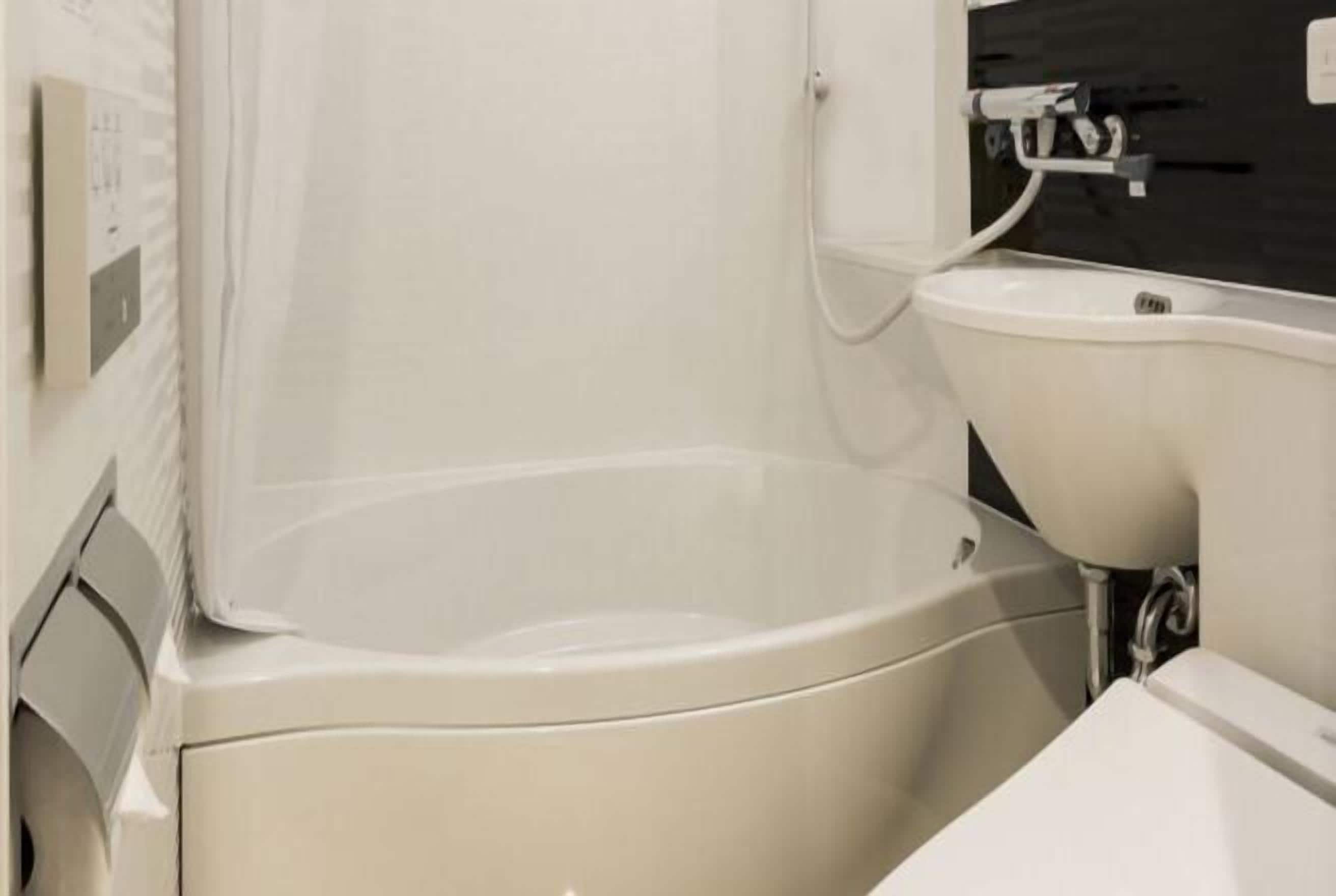 ห้องน้ำ | ของใช้ในห้องน้ำฟรี, ไดร์เป่าผม, รองเท้าสวมภายในห้อง, โถสุขภัณฑ์แบบบิเดท์